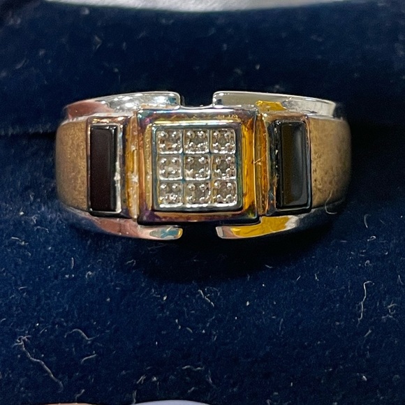 The Danbury Mint Mens Ring Gold and Silver Toned with Onyx Side - Picture 1 of 5